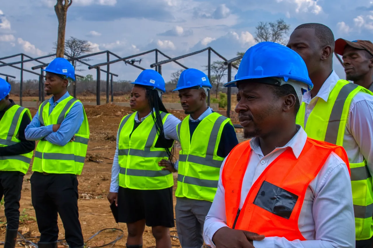 Site team briefing at the new build at Ecomatt Farm
